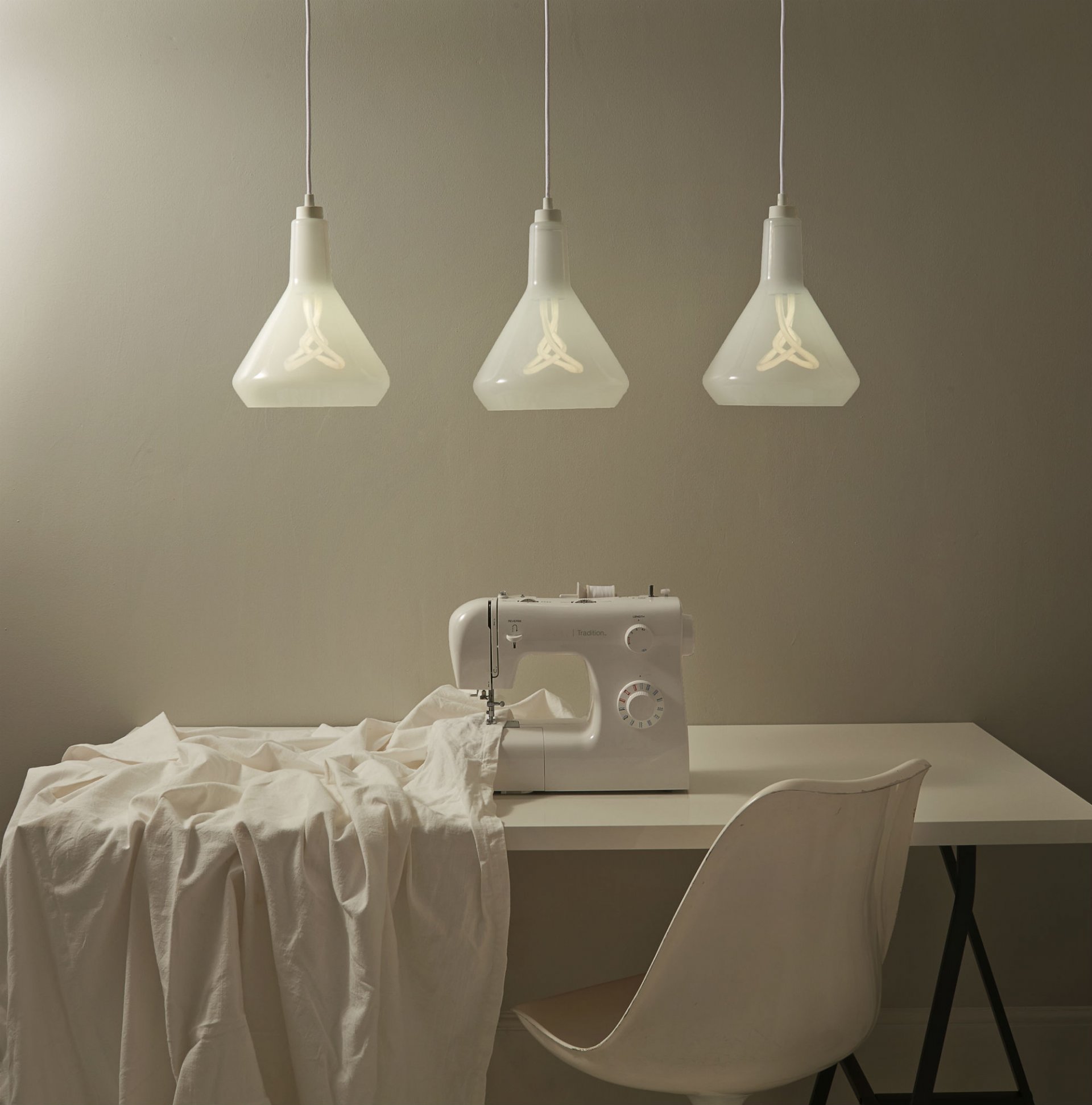 PLUMEN-Drop-Top-Lamp-Shade-White-seamstress__3_ Drop Top Hulger